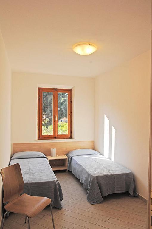 Appartamenti Casa Pineta Марина ди Кампо Стая снимка